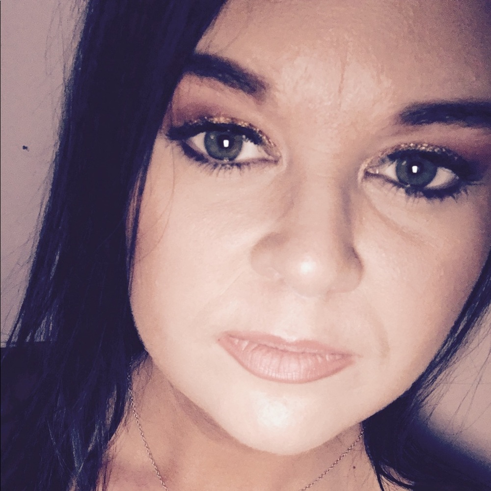 Meet your Posher, Anna M